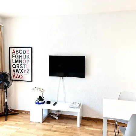 Boutique Studio, 5' From The