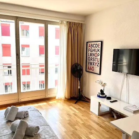 Boutique Studio, 5' From The *