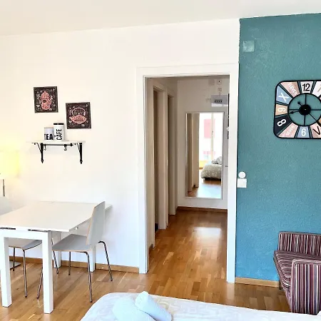 Boutique Studio, 5' From The *