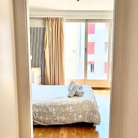 Boutique Studio, 5' From The *