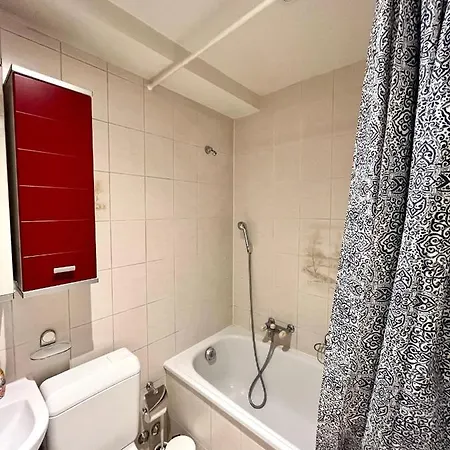 Boutique Studio, 5' From The *